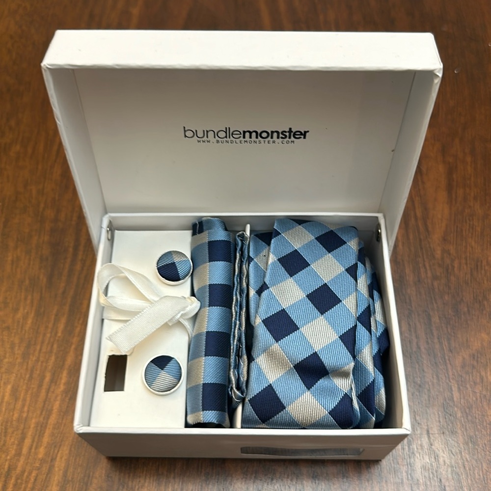 mens tie, pocket square and cuff links